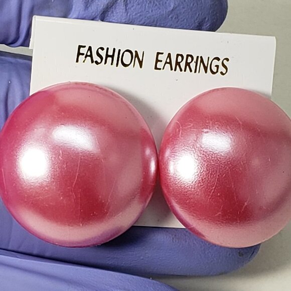 Gold tone Stylish Pink Dome Clip-On Earrings – Elegant Chic Statement Jewelry - Picture 7 of 7